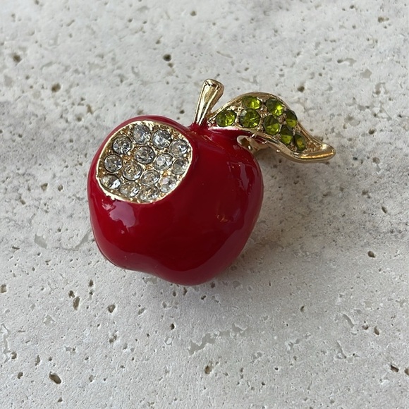 MACY'S APPLE brooch WITH crystals - Picture 1 of 3